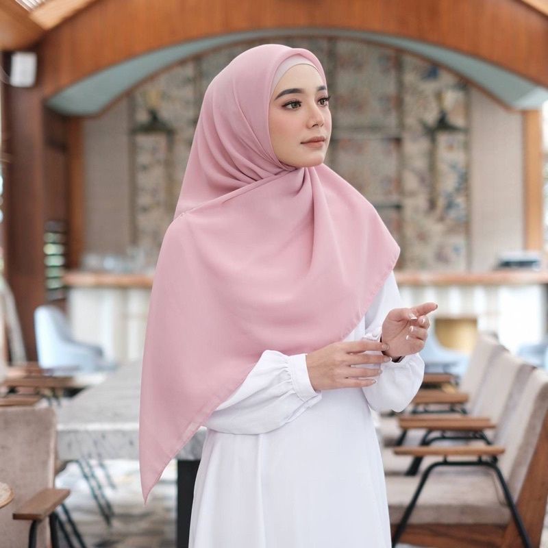 HIJAB SEGI EMPAT POLOS/JILBAB SEGI EMPAT/KERUDUNG BELLA SQUARE/KHIMAR BELLA POLLYCOTTON PREMIUM /110X110CM-PINK SHOF