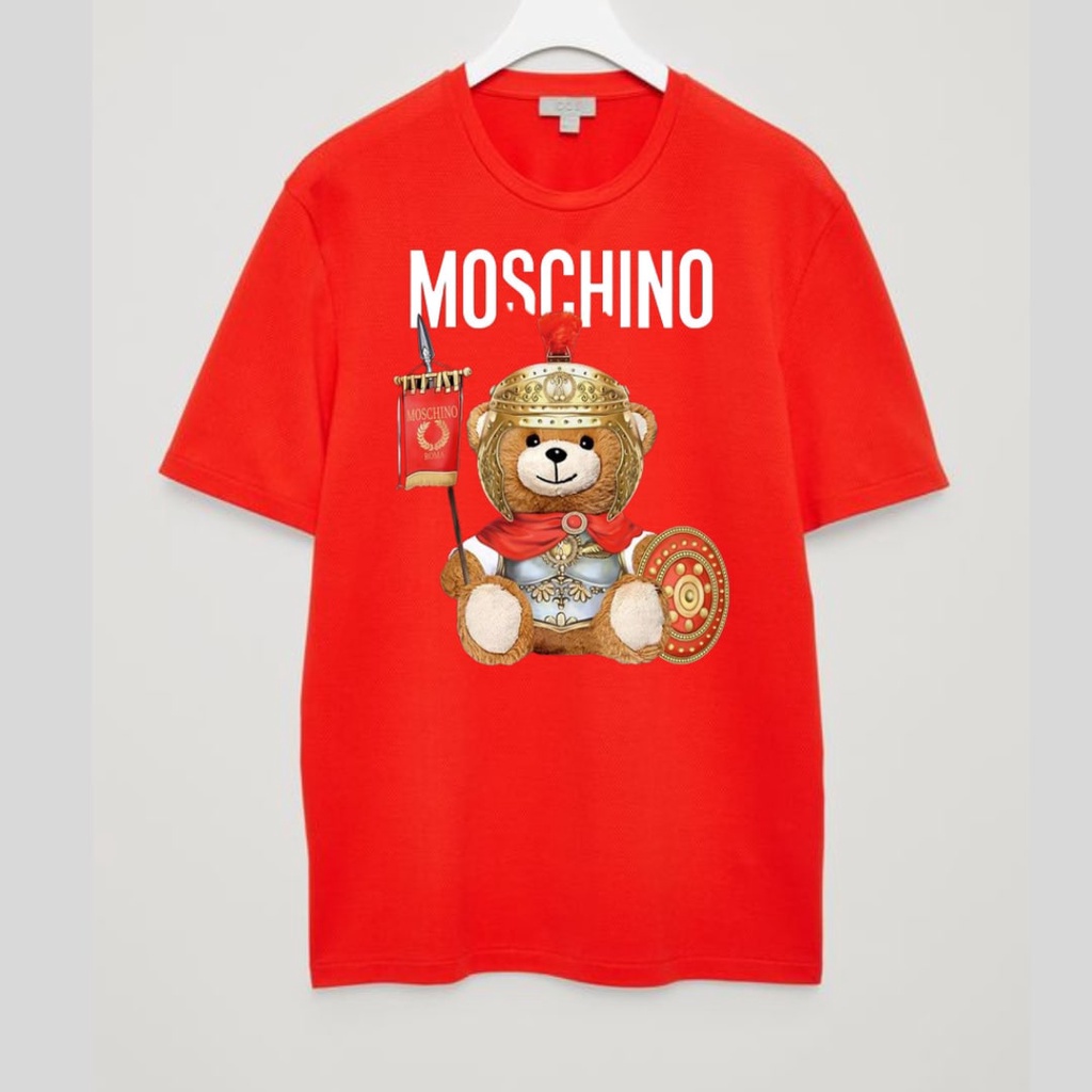 Clothing May - Kaos Moschino King Kaos Koas Dewasa Anak Karater Distro Kekinin T Shirt Tshirt T-Shirt Premium Murah Unisex Wanita Perempuan Pria Laki-Laki Cowok Cewek Bahan Cotton Combed 30S Katun Kombed Sablon Dtf Murah Premium Oversize Kaus Oblong