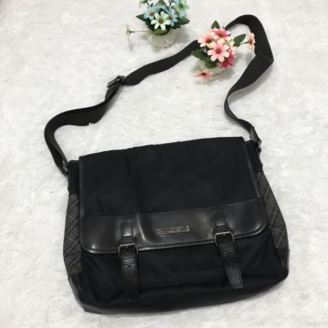 Tas Burberry second branded