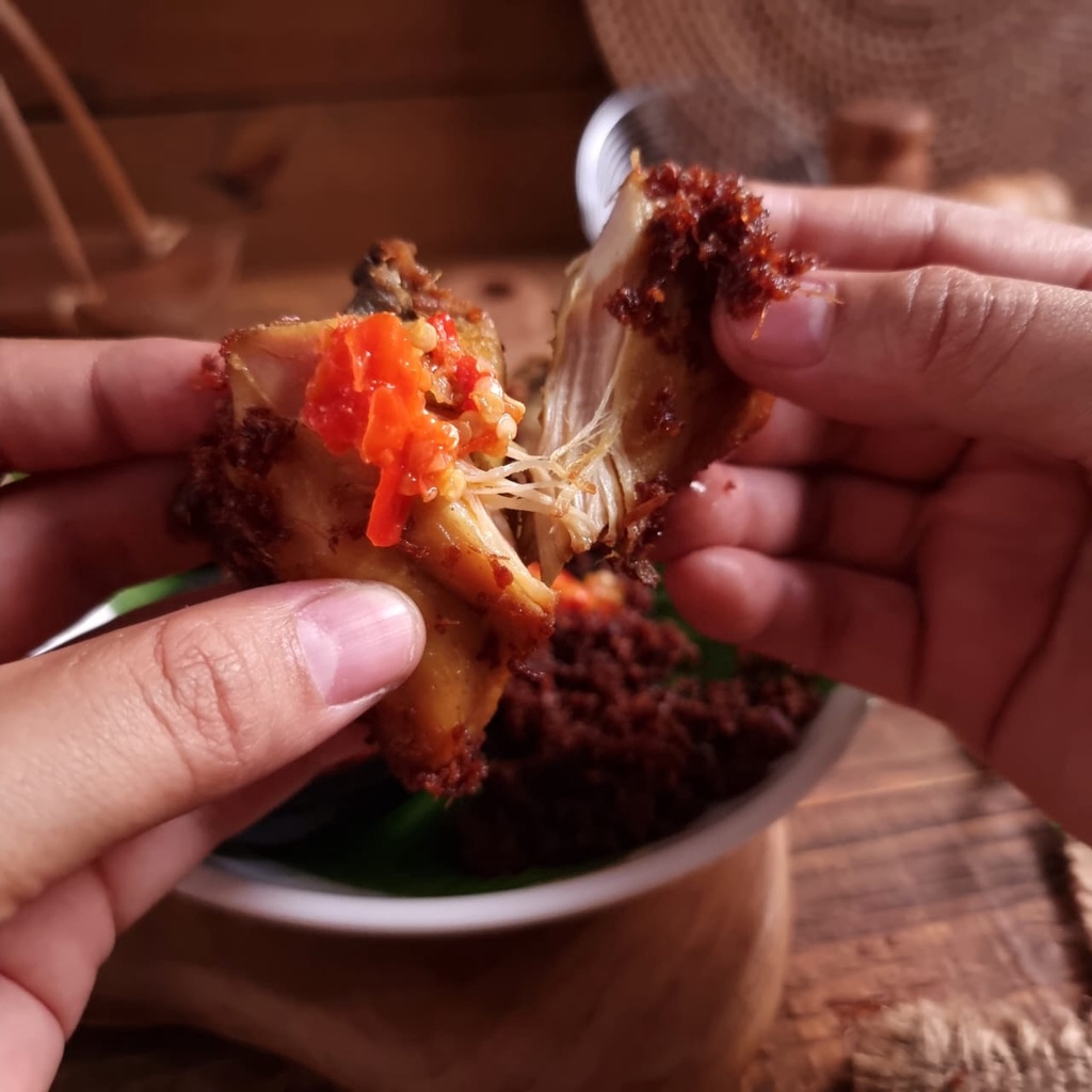 

Paket Ayam Ungkep + Sambal Korek (belum digoreng)