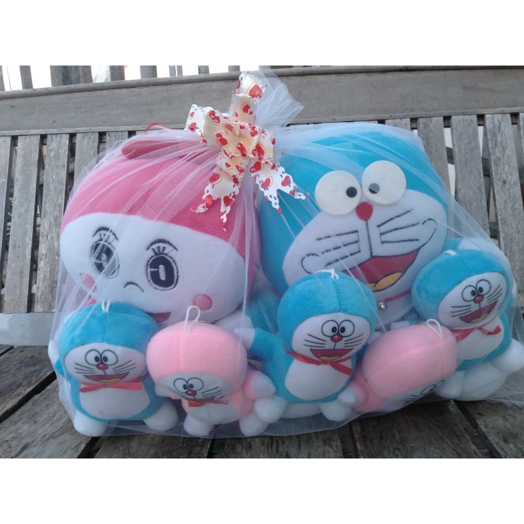 BONEKA DORAEMON BERANAK 10 SIZE L gratis tempelan kaca