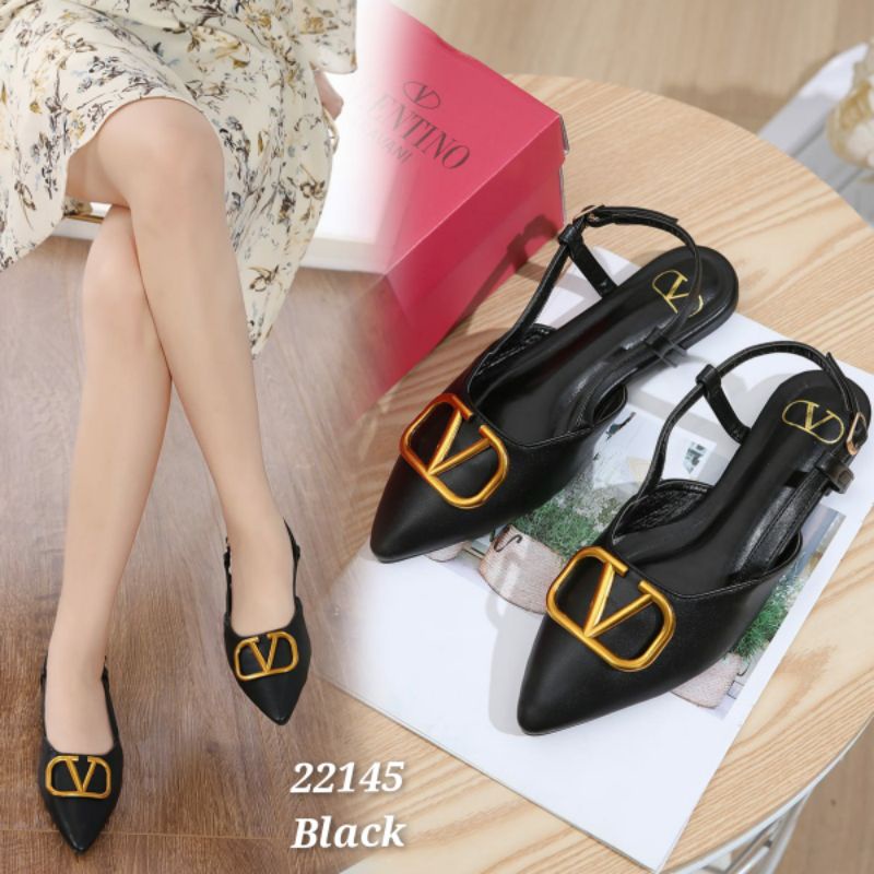 SANDAL WANITA FLAT  VILENTNo KULIT IMPORTKode : 22145