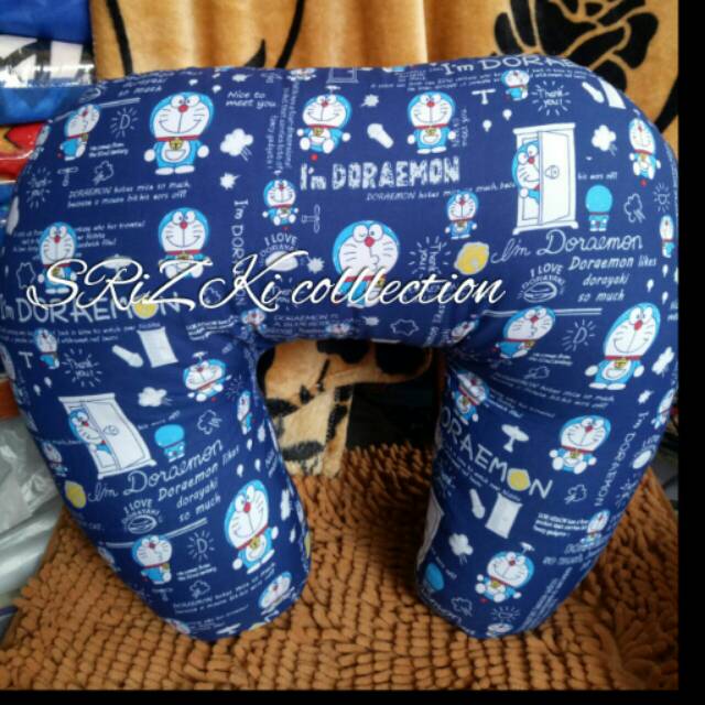 Bantal menyusui doraemon