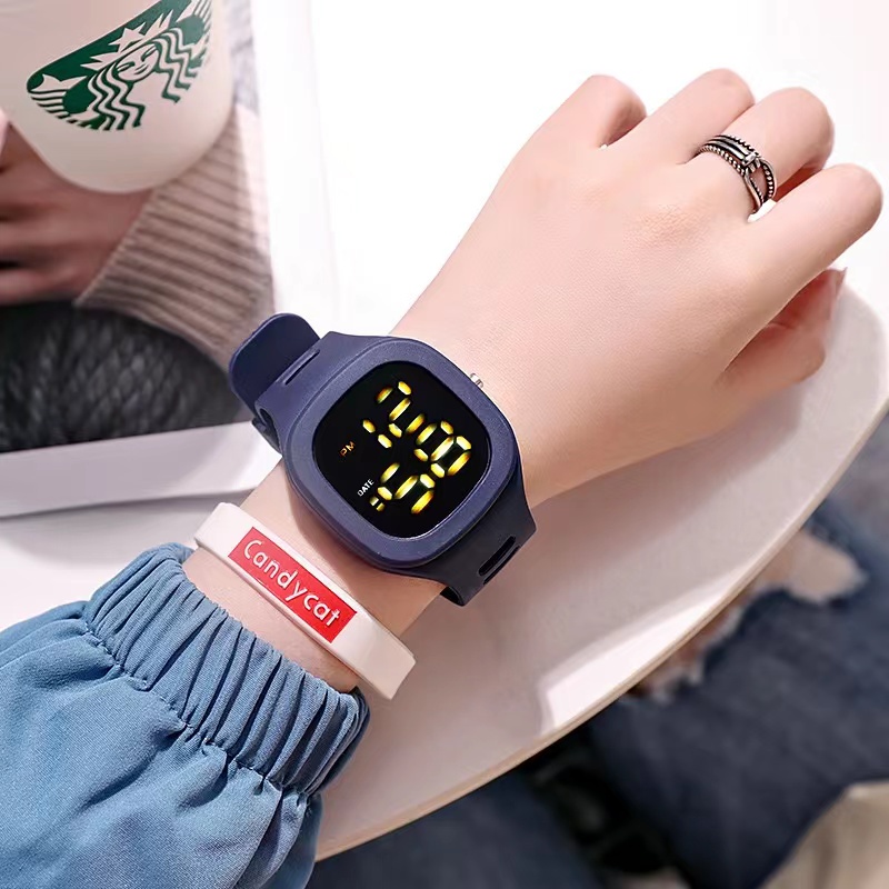 Jam Tangan Digital Wanita Pria Tahan Air Fashion Watch LED Tampilan Layar Besar Dengan Font Warna-Warni