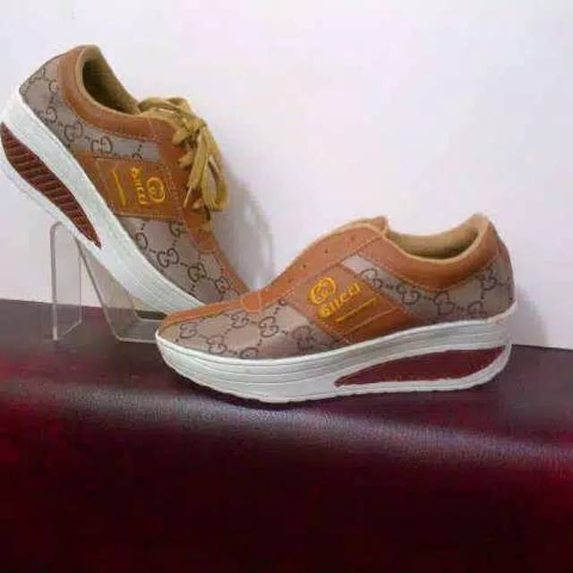 Sepatu gucci wanita