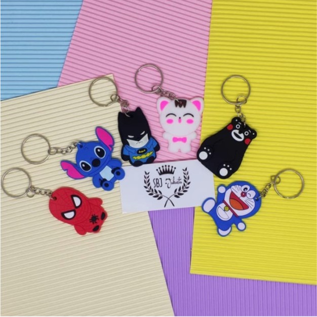 Gantungan kunci kartun 6 buah / 6 buah Keychain Karakter Hadiah souvenir Silicon corak mix