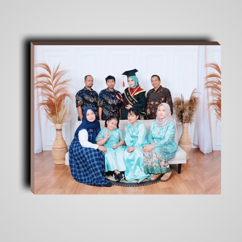 CETAK FOTO UKURAN 32X48 SUDAH DI BINGKAI