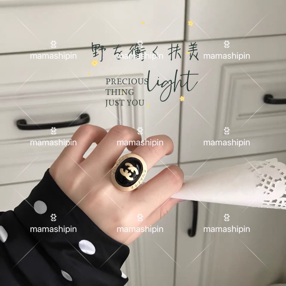 Cincin Model Terbuka Desain Huruf C Hias Permata Hitam Adjustable Untuk Wanita
