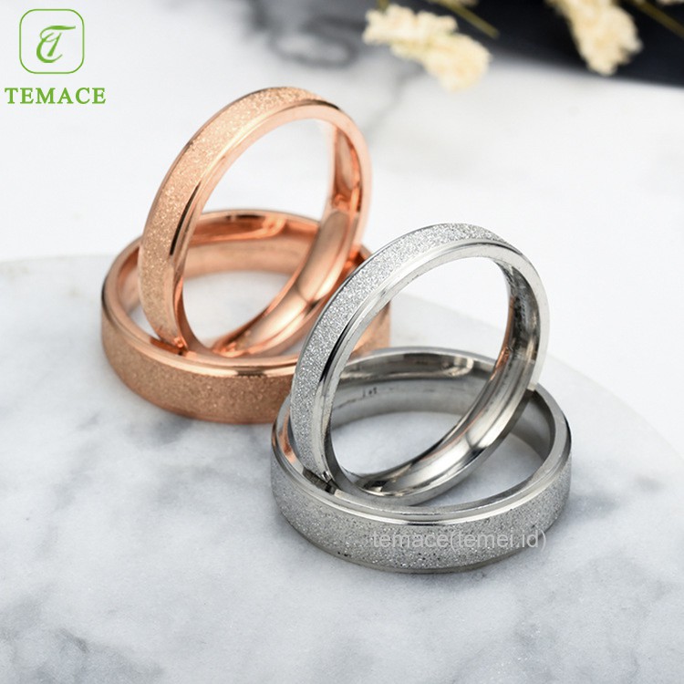 Cincin Silver / Rose Gold Hias Kristal Cubic Zircon Bentuk Hati Klasik untuk Wanita