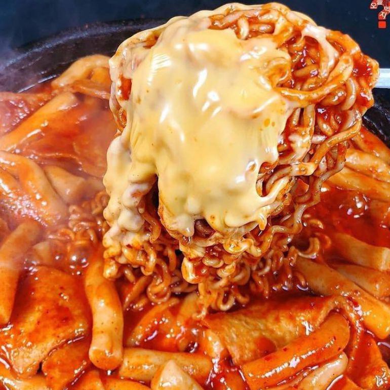 

Terlaris Rabokki Mozza! Makanan Korea - Halal