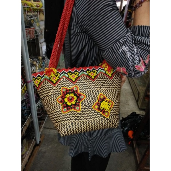 Tas Rotan Anyaman Manik-manik Kalimantan