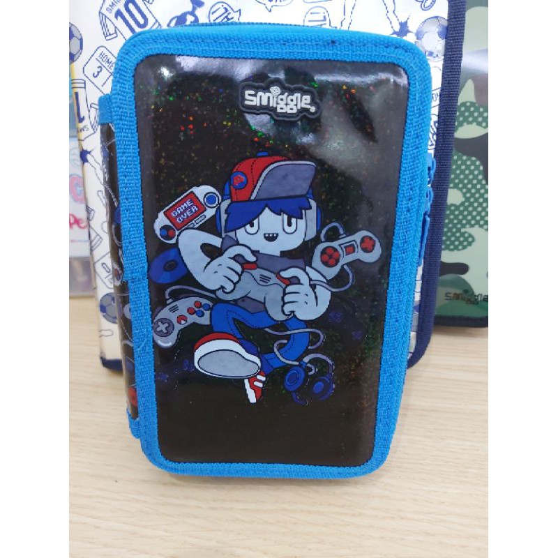 

Pencil Case Smiggle Triple zip preloved