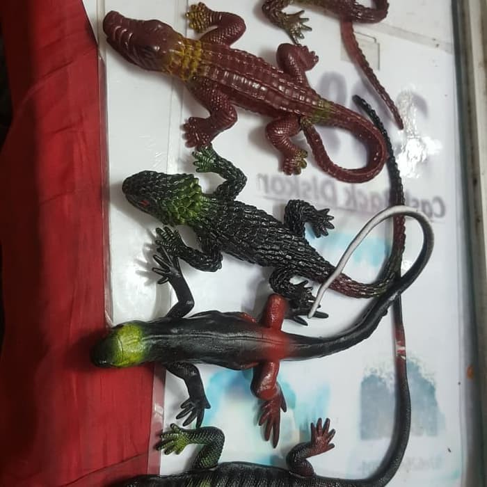 Mainan Hewan Jahil Binatang Melata Cicak Kadal Karet Prank Toy