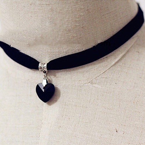 Kalung: Buatan Tangan Gaya Punk Vintage Berliontin Hati Bahan Beludru Damar Warna Hitam