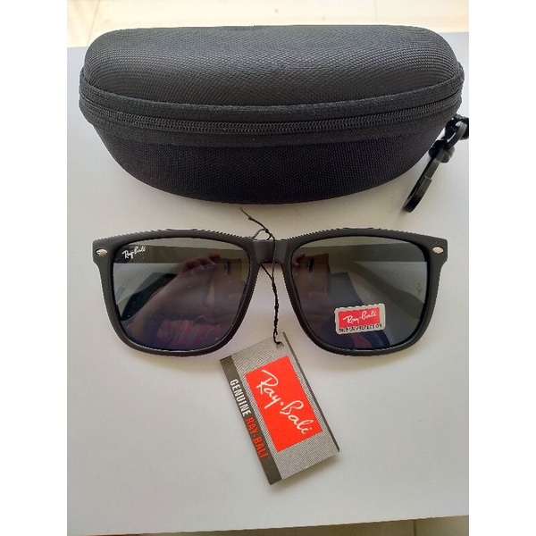 Wayfarer SunglassesBrand: RayBali HQ254
Made in italy
Full tag logo brand
Frame lentur,terdapat pir 