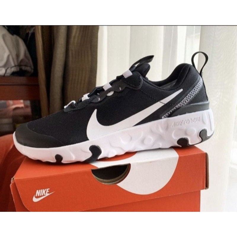 black nike renew