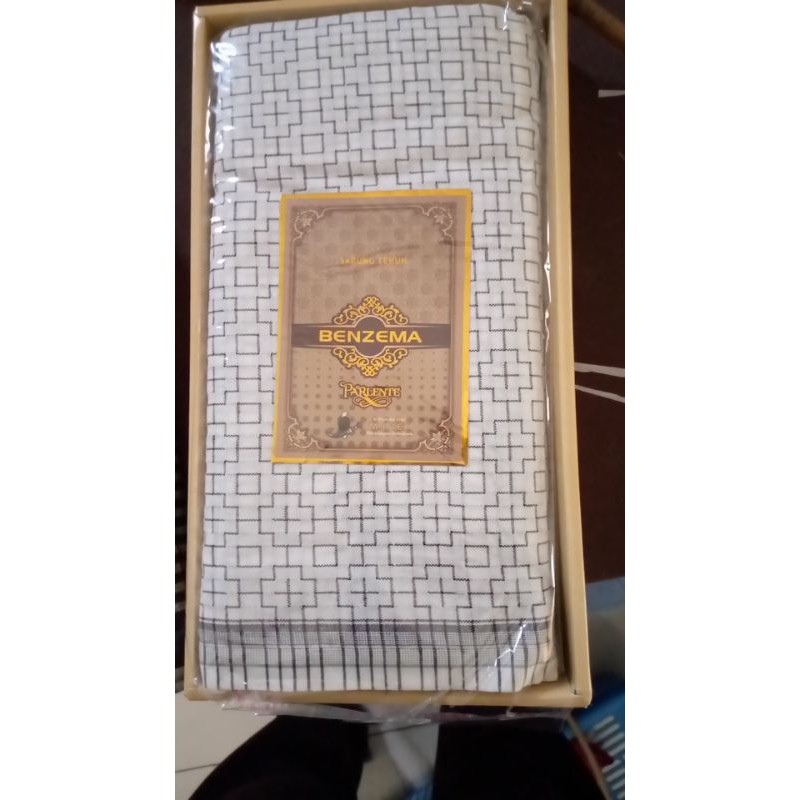 sarung Benzema