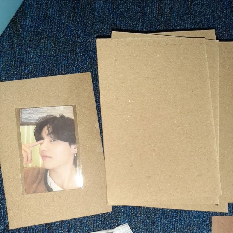 Yellow board packing photocard
