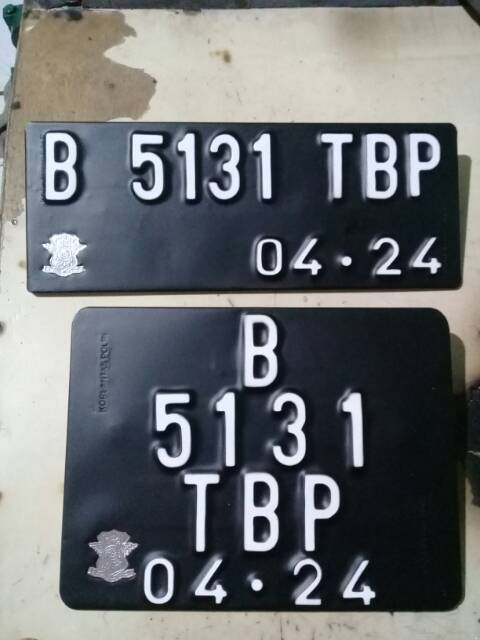 Plat motor VESPA LOGO baut tanam sepasang