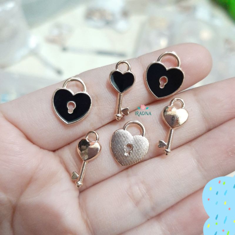 Bandul Kalung Gelang Keychain Bentuk Gembok Kunci Love