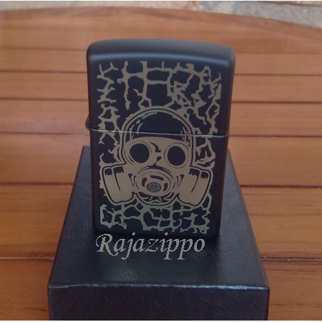 Zippo Original USA 49574 Skull Gas Mask Black - Resmi