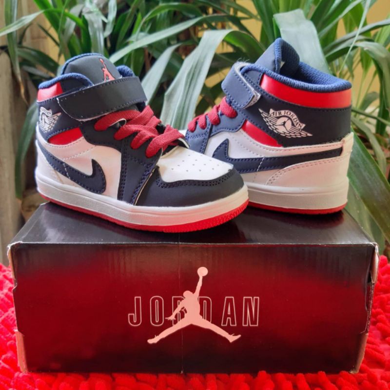 Sepatu Anak Laki dan Sepatu Sneakers Anak Perempuan Jordan Kids Sepatu Anak Laki Laki 10 Tahun Sepatu Anak Sneakers Laki Laki Perempuan Nike Jordan High Grade