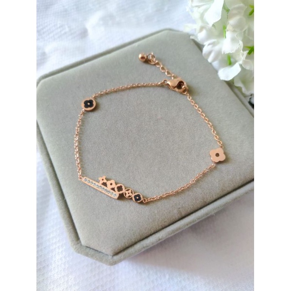 Gelang Tangan Warna Rose Gold Wanita