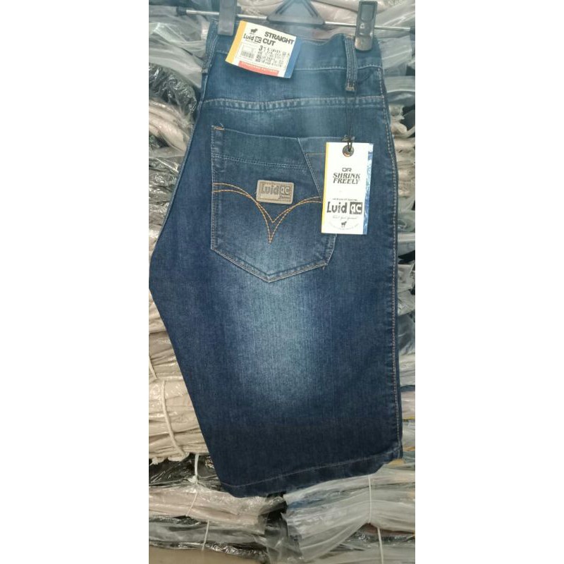 Celana jeans pendek pria fashion standar style