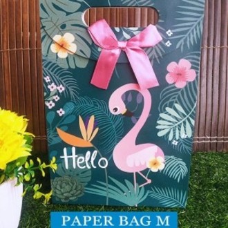 

Paper Bag Size M Ukuran: P x L x T = 17,5 x 8 x 26,5 cm