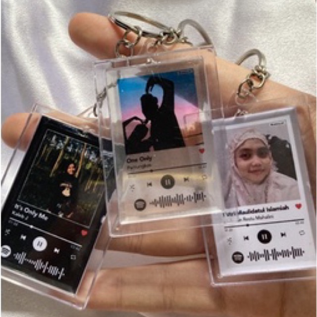 gantungan kunci akrilik aesthetic | keychain souvenir, Kado ulang tahun | custom 2 sisi spotify , pr