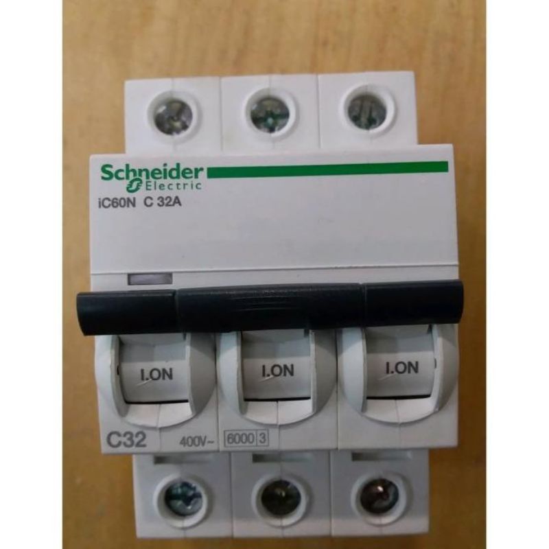 MCB SCHNEIDER IC60N 3P 32A original