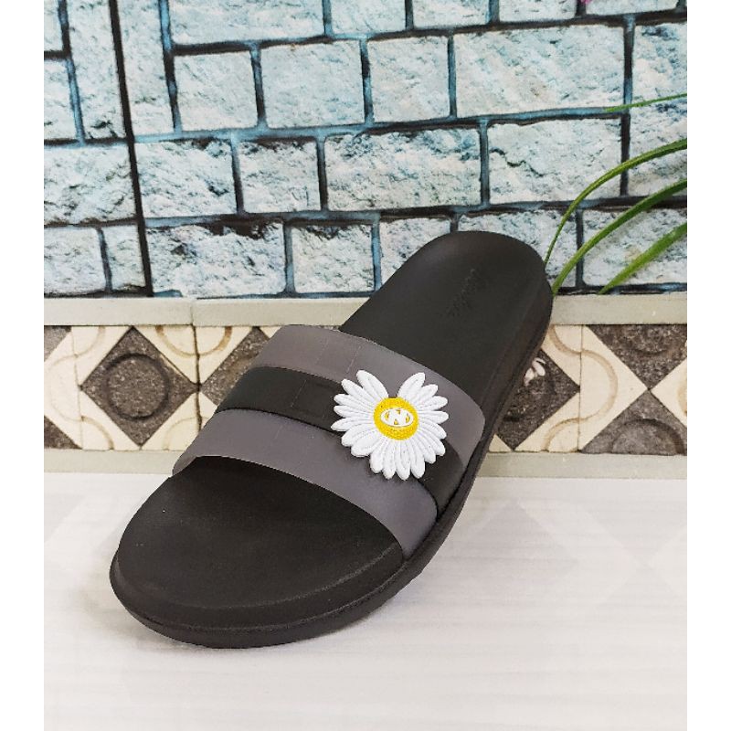SANDAL SLOP KARET WANITA NEW ERA LB E5116 SIZE 36-40 100% RINGAN LENTUR-Hitam