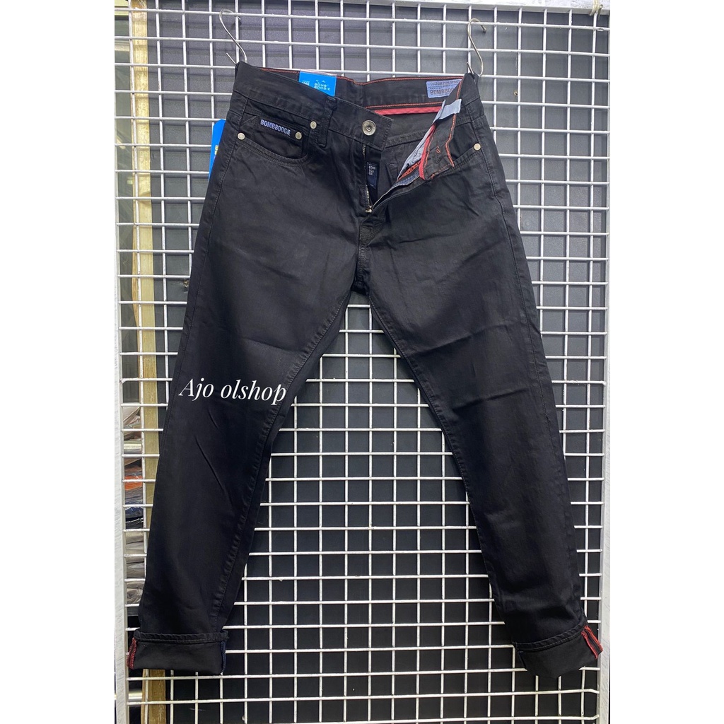 CELANA  JEANS HITAM PANJANG STANDAR / CELANA JEANS BOMBBOOGIE