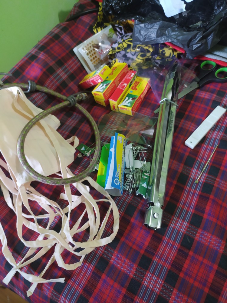 Korek Kuping Besi Metal Gagang Plastik Earpick Bukan Led