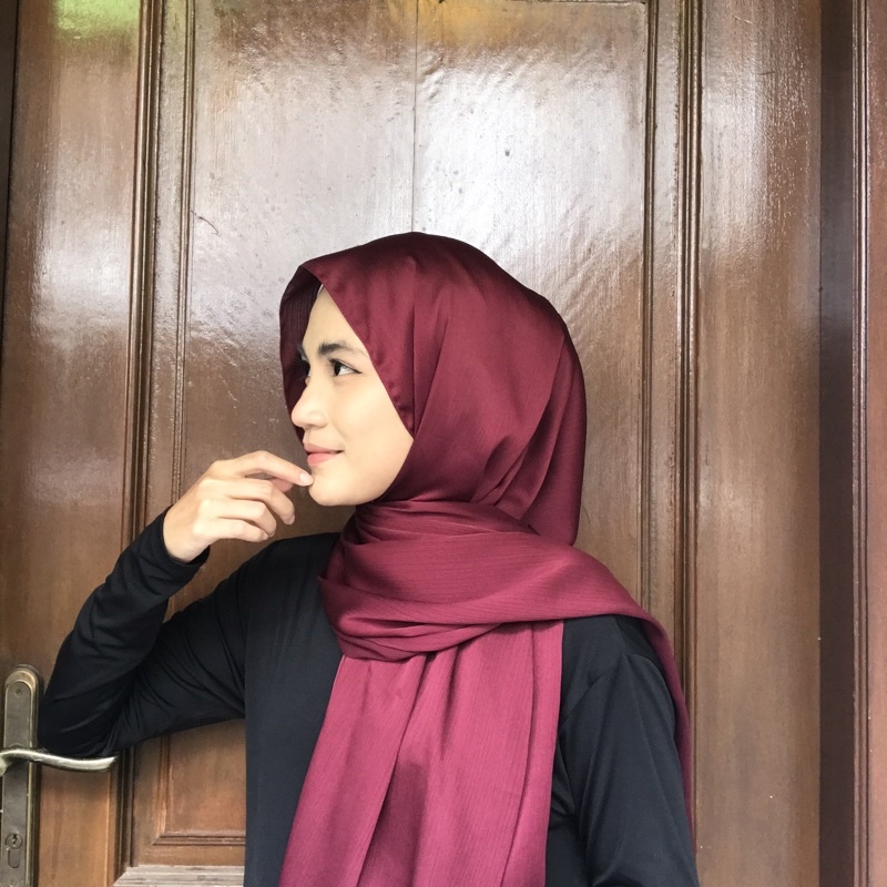 Pashmina Premium Satin Silk Malaysia Textured Crinkle (JAHIT TEPI KECIL SUPER RAPI)-Maroon