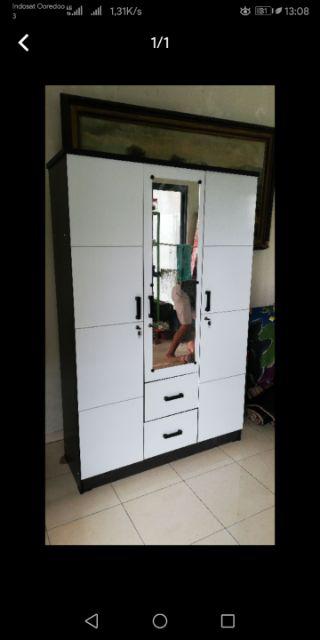 Lemari Pakaian 3 Pintu Laci Dan Meja Rias (paket )