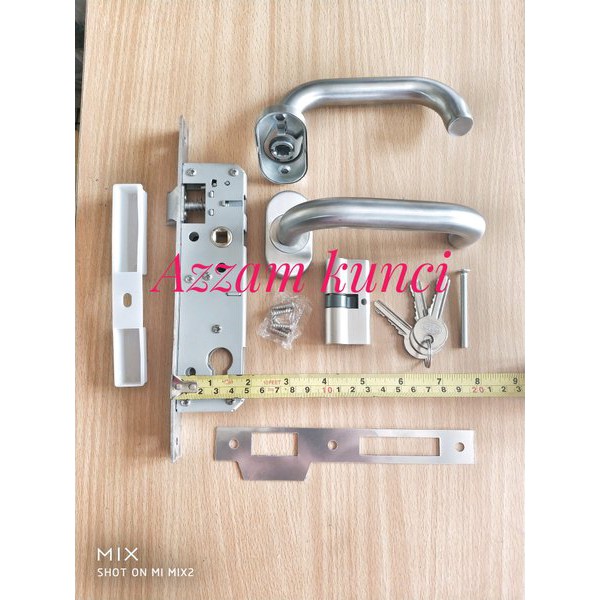 kunci pintu alumunium dan pintu kayu set,handle pintu stanlis set