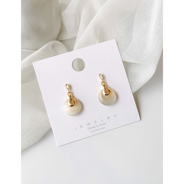 LRC Anting Tusuk Fashion White Round Alloy Imitation Opal Earrings D98372