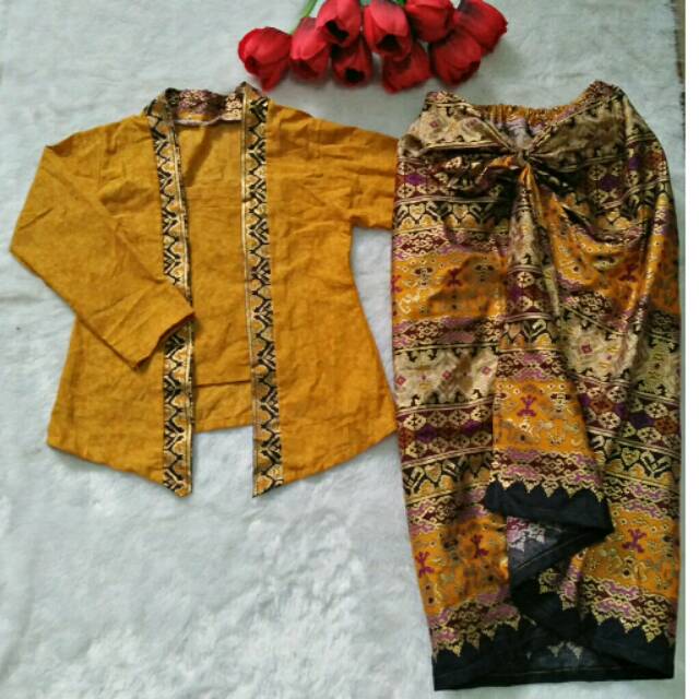 Kebaya anak rok lilit
