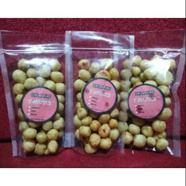

Jajanan / Cemilan Emplod (endog Lewo) khas Garut varian rasa seblak dari Cemilan Rumpi