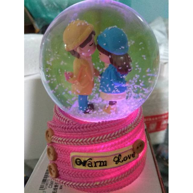Kotak musik romantis pasangan bola salju musik bola crystal kado unik