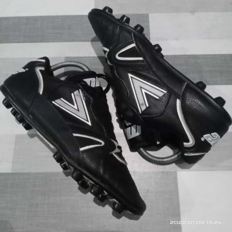 sepatu bola bekas second original