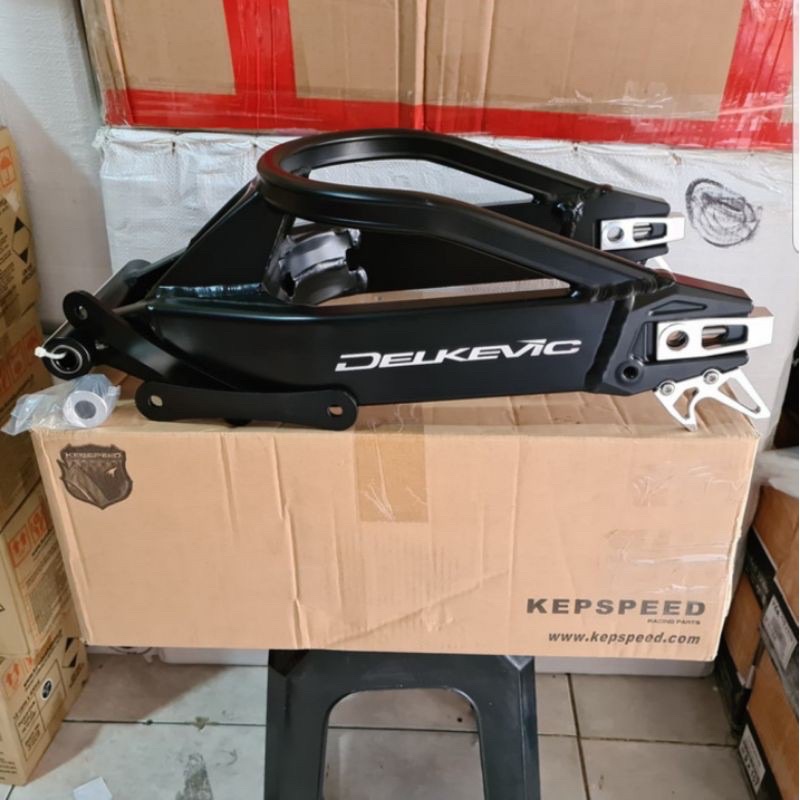 SWING ARM NINJA 250 FI/NINJA 250 KARBU/NINJA Z-250 TAPAK LEBAR ORIGINAL DELKEVIC