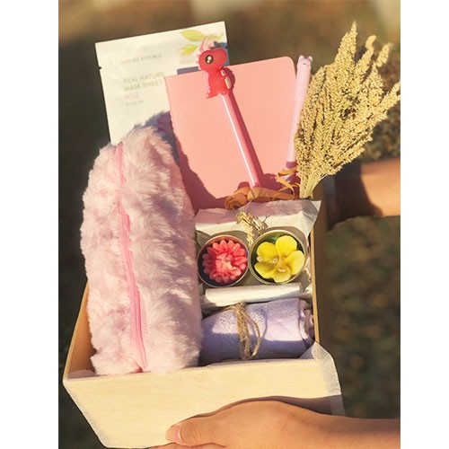 

Gift Box Hampers Kado Wisuda/Ulang Tahun/Anniversary Pink