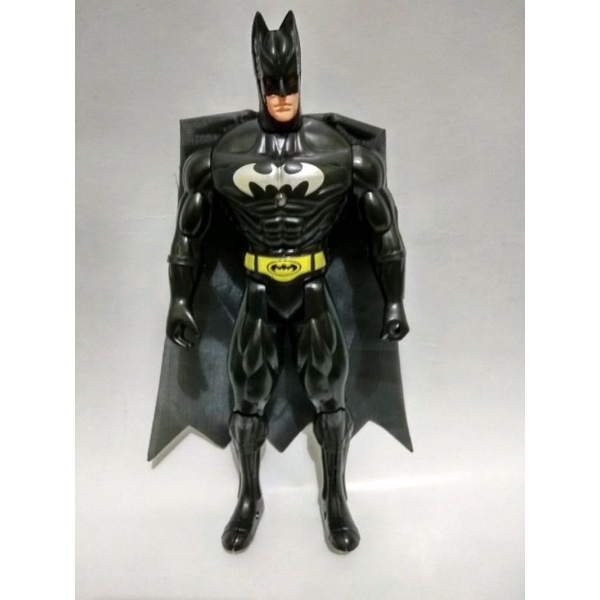 Robot action figure Batman nyala