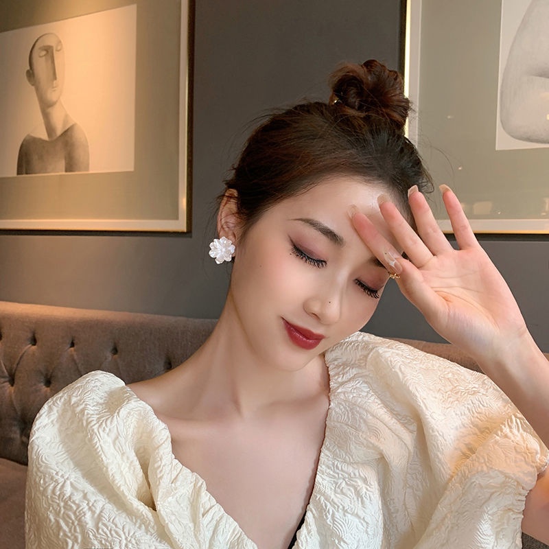Zhao Lusi gaya yang sama putih manmiao bunga anting-anting modis baru gaya anting-anting untuk Wanit