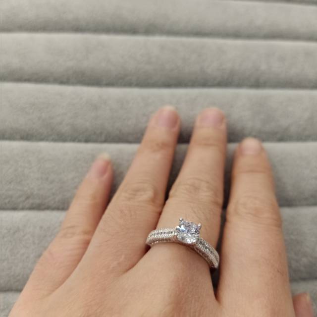 Cincin zircon wynn 8094