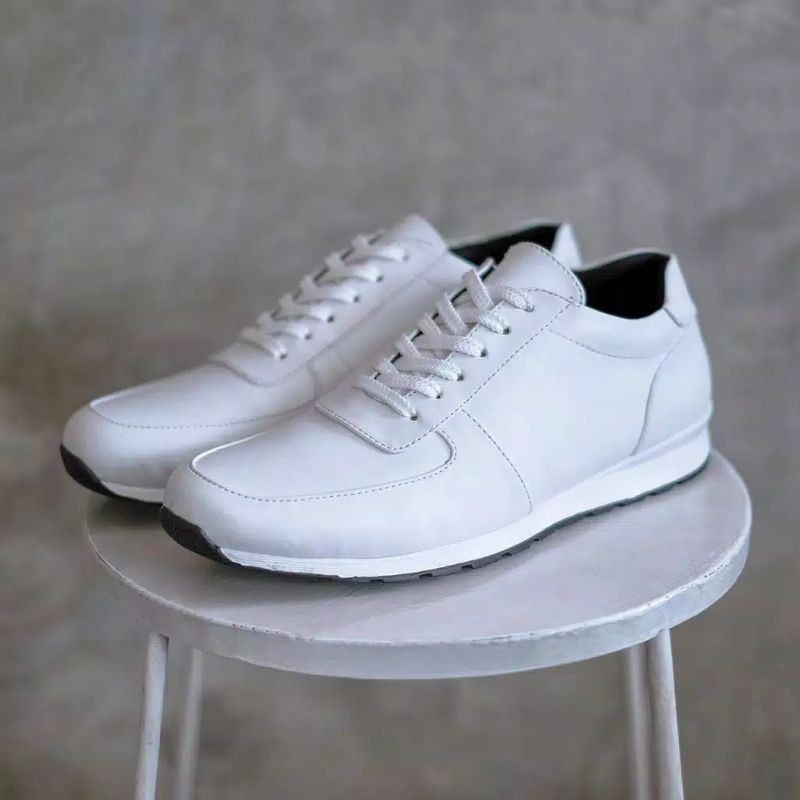 Sneakers Putih Polos Original | Sepatu Warna Putih