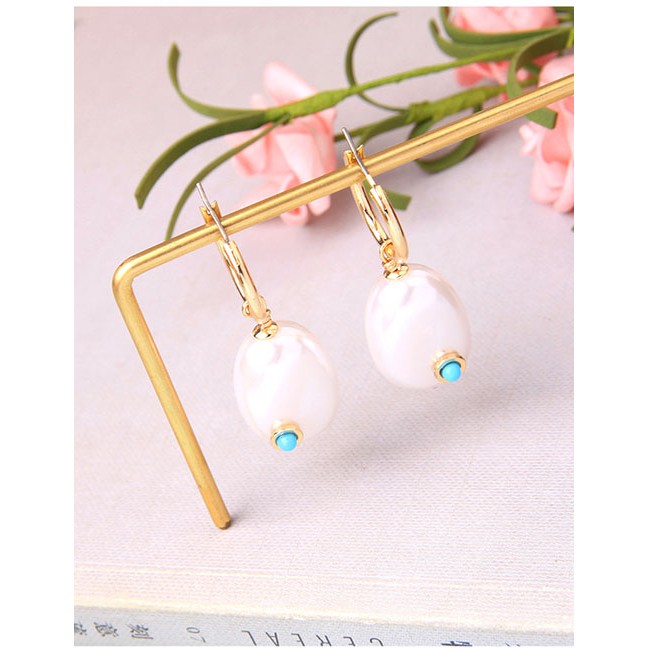 LRC Anting Tusuk Fashion Gold Pearl And Diamond Earrings F75120