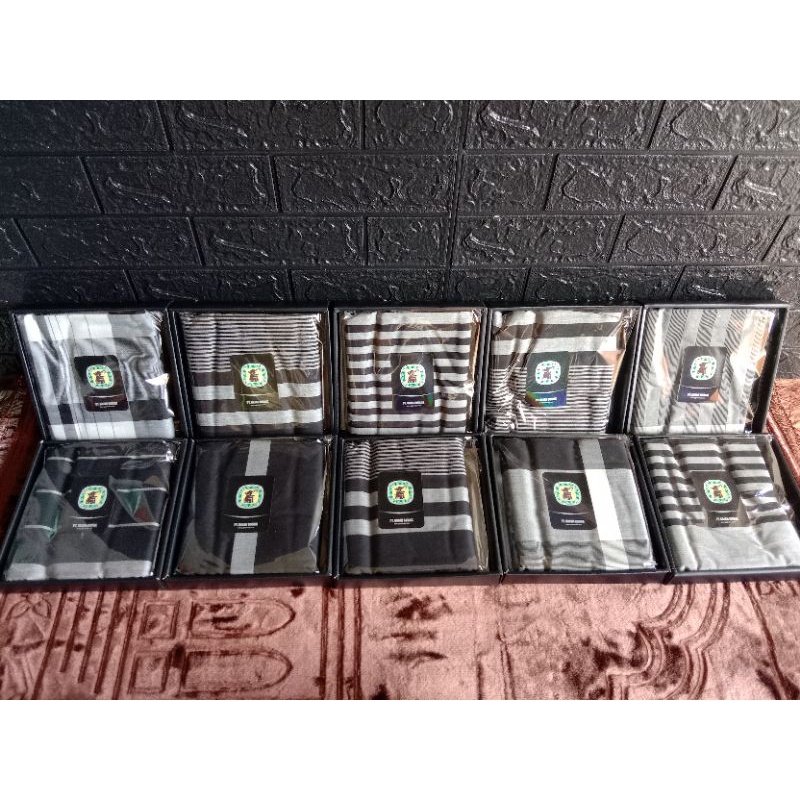 Gajah Duduk Black&White